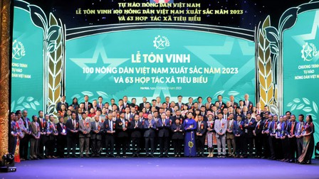 Lễ Tôn vinh 100 Nông dân Việt Nam xuất sắc năm 2023