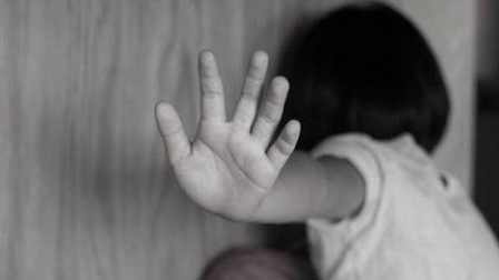 Lạng Sơn: Khởi tố đối tượng dâm ô bé gái 5 tuổi