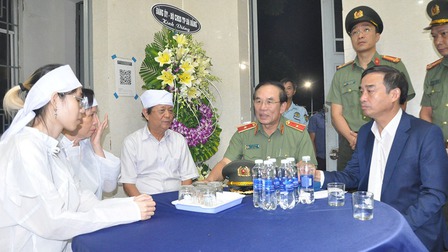 Lãnh đạo TP.Đà Nẵng thăm hỏi gia đình nhân viên bảo vệ bị kẻ cướp sát hại