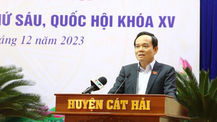 Phó Thủ tướng Trần Lưu Quang tiếp xúc cử tri huyện Cát Hải (TP Hải Phòng)