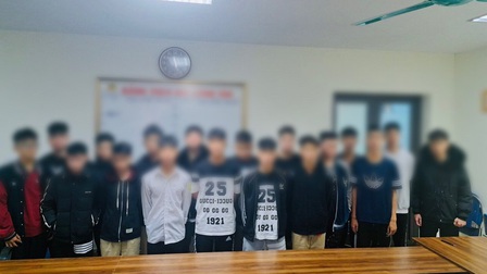 Công an Hà Nội bắt giữ nhóm học sinh mang hung khí đi giải quyết mâu thuẫn
