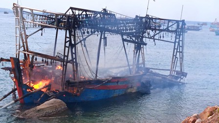 Kiên Giang: Cháy rụi tàu cá ở xã đảo Thổ Châu, gây thiệt hại gần 15 tỷ đồng
