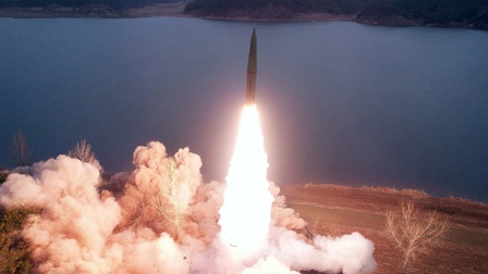 Triều Tiên phóng tên lửa đạn đạo về vùng biển phía Đông trước hội nghị thượng đỉnh Hàn Quốc-Nhật Bản
