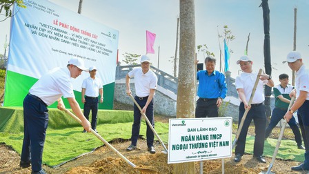 Vietcombank phát động chương trình trồng 60.000 cây xanh “Vietcombank – Vì một Việt Nam xanh”
