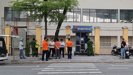 Đang di lý đối tượng phá máy ATM về Đà Nẵng phục vụ điều tra