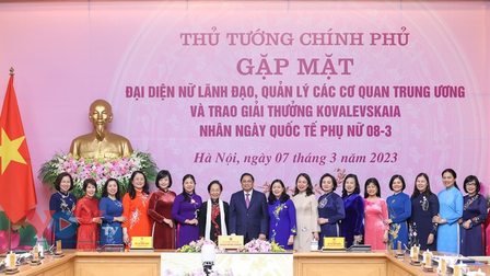 Thủ tướng gặp mặt đại diện nữ lãnh đạo, quản lý các cơ quan Trung ương và trao giải thưởng Kovalevskaia