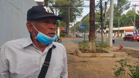 Công an mời làm việc chủ xe ô tô bị 'tố' cướp vé số của người khuyết tật ở Bình Phước