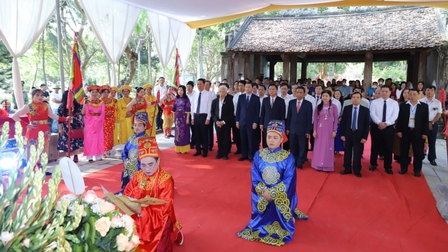 Lễ hội Đền thờ Lê Hoàn đón bằng chứng nhận Di sản văn hóa phi vật thể quốc gia