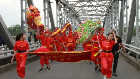 Sôi động Lễ hội quảng diễn đường phố trong Festival nghề truyền thống Huế