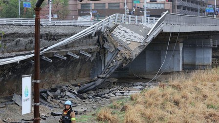 Hàn Quốc: Sập lối đi bộ trên cầu, một người thiệt mạng