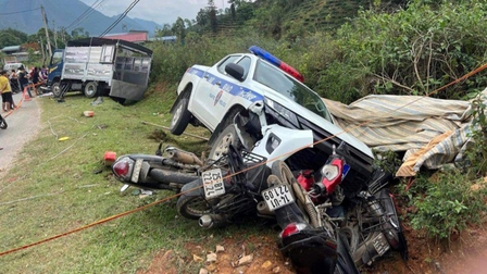 Xe chuyên dụng của cảnh sát giao thông Lai Châu gây tai nạn liên hoàn