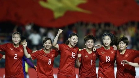 Thaco tặng đội tuyển bóng đá nữ Việt Nam 1 tỷ đồng