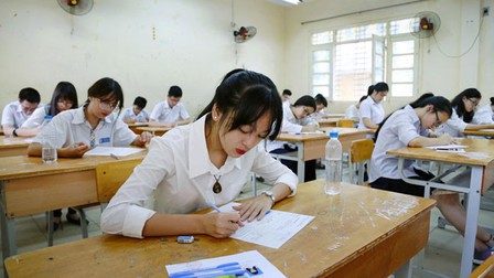 Kỳ thi vào lớp 10 tại Hà Nội: Vẫn có thí sinh mang điện thoại vào phòng thi