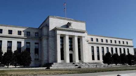 Fed tạm dừng tăng lãi suất, dự báo giảm lãi suất trong năm 2024