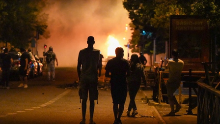 Bạo loạn bùng phát ở ngoại ô Paris sau vụ cảnh sát bắn chết một thiếu niên