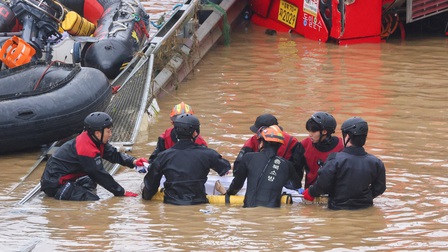 Hàn Quốc điều tra vụ ngập lụt đường hầm gây chết người
