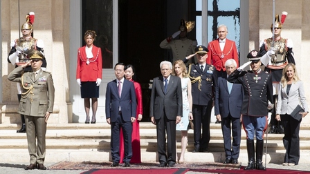 Tổng thống Italy và con gái chủ trì lễ tiễn chính thức Chủ tịch nước và phu nhân