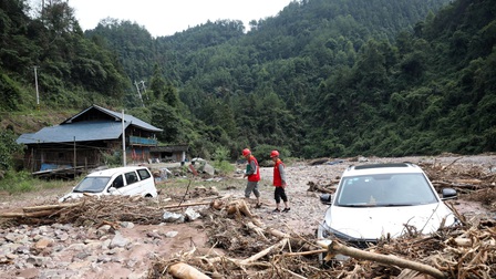 Trung Quốc ban bố cảnh báo màu Đỏ về lũ lụt ở vùng núi