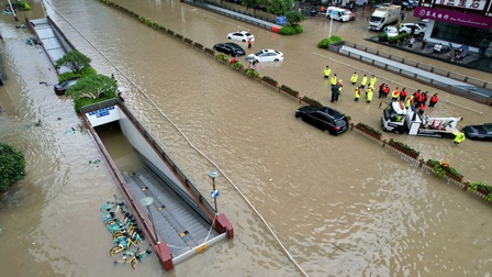 Trung Quốc nâng mức ứng phó khẩn cấp lũ lụt ở nhiều khu vực