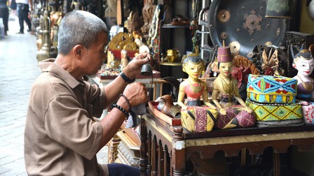 Khám phá khu chợ đồ cổ ở Jakarta