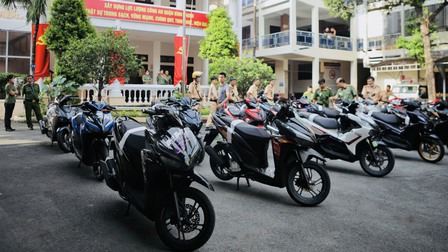 Tạm giữ hình sự nhóm “quái xế” đua xe trên cầu Sài Gòn