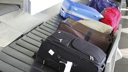 Bắt giữ 5 nhân viên bốc hành lý ở sân bay Nội Bài giật khóa vali, trộm tài sản
