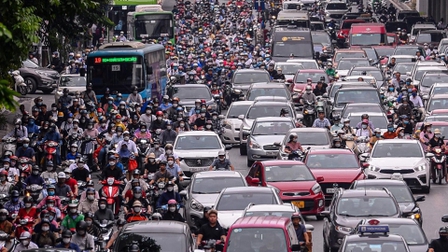Chính phủ đốc thúc các đô thị lớn hạn chế xe cá nhân
