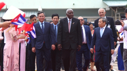 Chủ tịch Quốc hội Cuba thăm Bệnh viện Hữu nghị Việt Nam - Cuba Đồng Hới