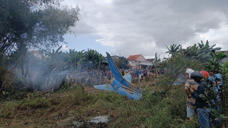 Bộ Quốc phòng: Phi công đã nỗ lực đưa máy bay ra xa khu dân cư và nhảy dù an toàn trước khi rơi tại Quảng Nam
