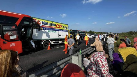 Tiền Giang: Tai nạn giao thông liên hoàn, cao tốc Trung Lương - Mỹ Thuận "tê liệt"
