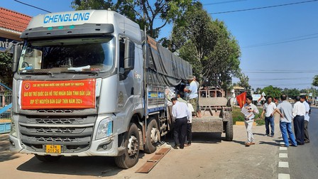 Gần 1.000 tấn gạo của Chính phủ đến với các hộ khó khăn ở Đắk Lắk dịp Tết Nguyên đán