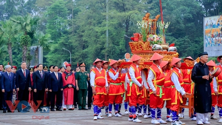 Thủ tướng Phạm Minh Chính dâng hương tưởng nhớ các Vua Hùng tại Điện Kính Thiên, Khu Di tích lịch sử Quốc gia đặc biệt Đền Hùng