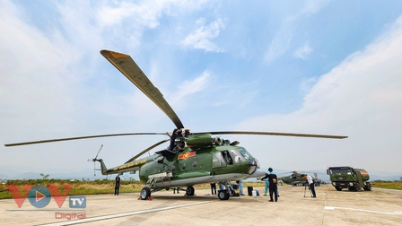 11 trực thăng bay kỷ niệm 70 năm chiến thắng Điện Biên Phủ hạ cánh an toàn