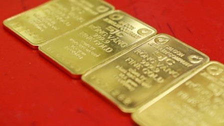 Dừng đấu thầu bán vàng miếng, NHNN điều chỉnh phương án bình ổn thị trường