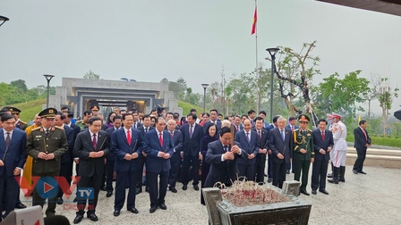 Lãnh đạo Đảng, Nhà nước dâng hương tưởng niệm anh hùng liệt sĩ tại Điện Biên Phủ