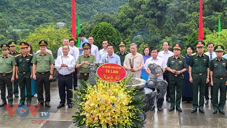 Chủ tịch nước Tô Lâm dâng hương tưởng nhớ Chủ tịch Hồ Chí Minh tại Pác Bó