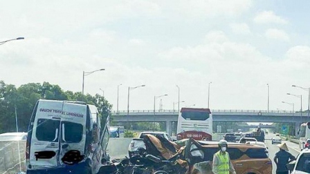 Tai nạn liên hoàn trên cao tốc Hà Nội - Hải Phòng, 2 người tử nạn