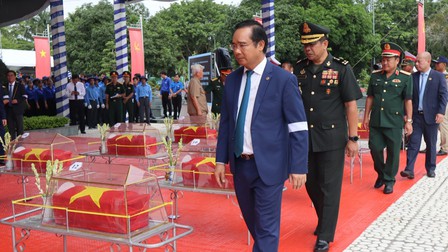 Xúc động lễ truy điệu, an táng 130 hài cốt liệt sĩ, quân tình nguyện Việt Nam