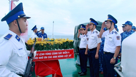 Kiên Giang: Vùng Cảnh sát biển 4 dâng hương trên biển tưởng niệm các Anh hùng liệt sĩ hy sinh trên vùng biển Tây Nam của Tổ quốc