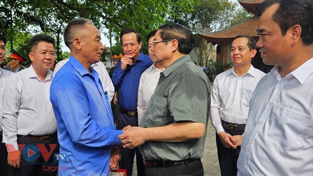 Thủ tướng Phạm Minh Chính gặp mặt, tặng quà người có công huyện Đại Từ, tỉnh Thái Nguyên