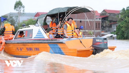 Thủ tướng Phạm Minh Chính đi kiểm tra tình hình nước lũ và chỉ đạo khẩn tại Bắc Giang