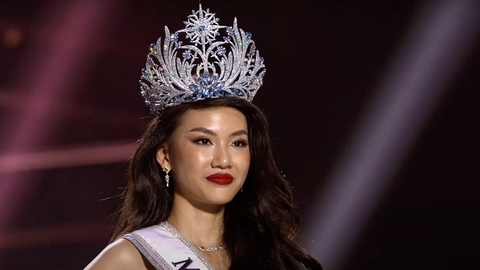 Siêu mẫu Bùi Quỳnh Hoa đăng quang Miss Universe Vietnam 2023