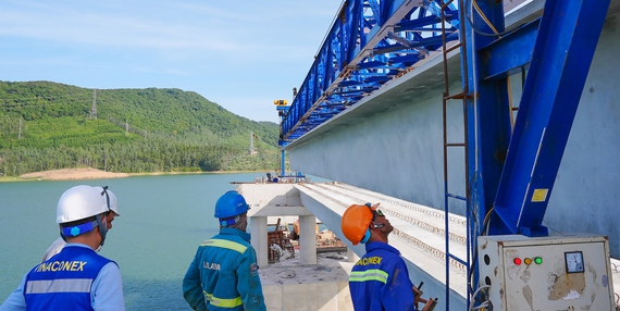 Vinaconex tăng tốc thi công cầu vượt hồ Yên Mỹ trên tuyến cao tốc Bắc - Nam