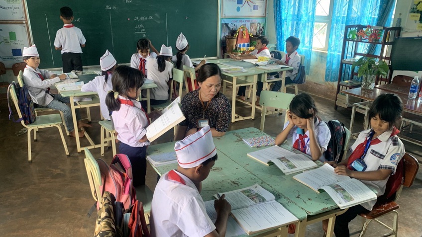 Cô giáo miệt mài chăm lo cho học trò nghèo Jrai vùng khó