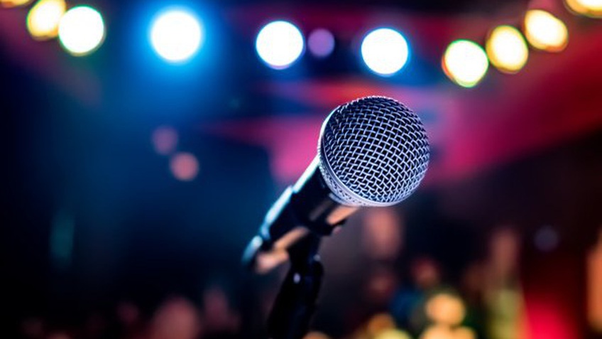 Cha đẻ của máy hát karaoke hóa ra lại là một gã đánh trống mù nhạc lý, người bỏ lỡ hàng trăm triệu USD vì "quên" đăng ký bản quyền
