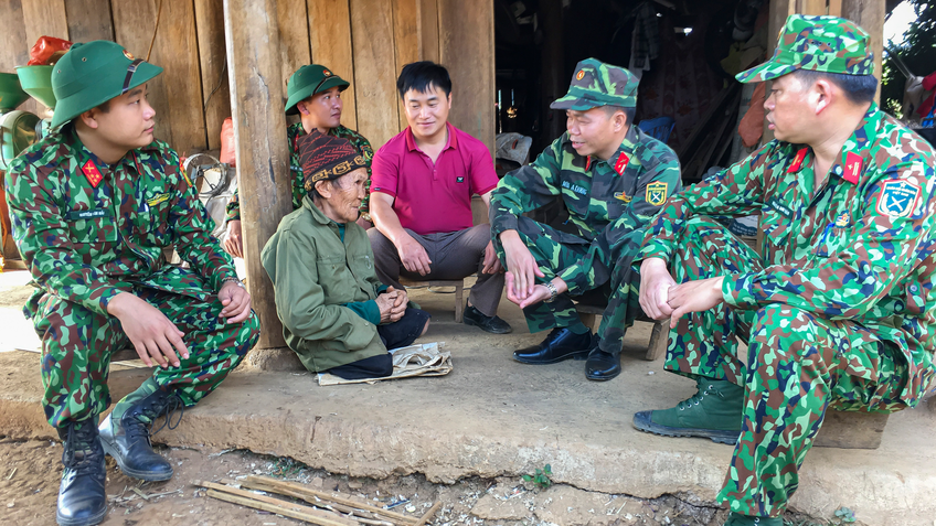 Những người lính mang mùa Xuân về vùng cao Pá Mỳ