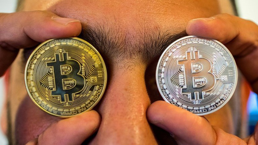 Bitcoin sập giá, nhà đầu tư non trẻ nếm thất bại đầu 2021