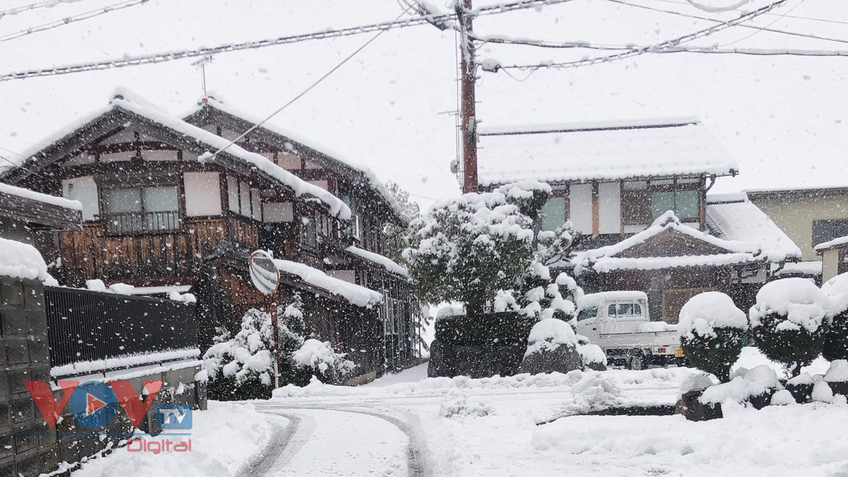 Tuyết liên tục rơi dày tại Nhật Bản, hàng chục người thiệt mạng