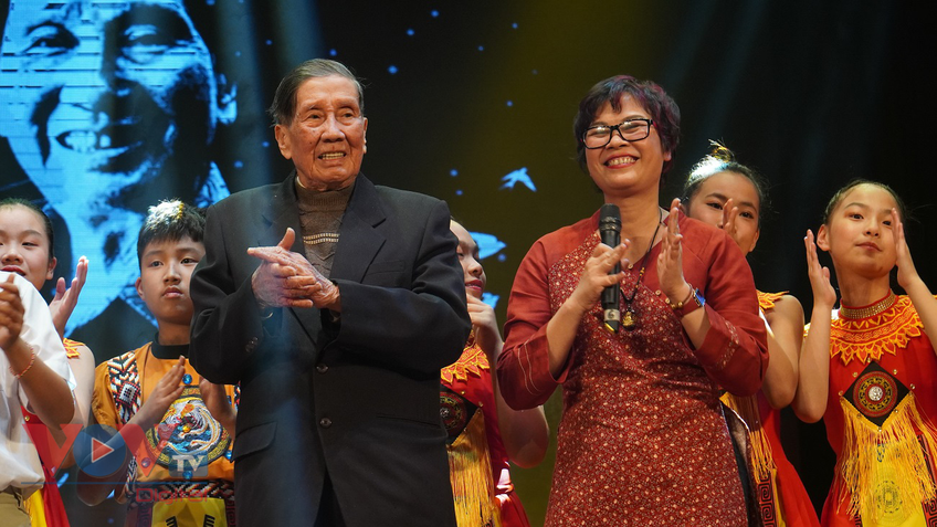 Ấm áp, xúc động đêm nhạc kỷ niệm sinh nhật nhạc sĩ Phạm Tuyên