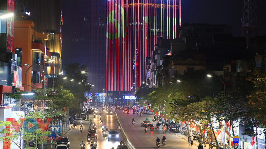 Hà Nội: Hệ thống chiếu sáng, cổ động trực quan chào mừng Đại hội XIII của Đảng rực rỡ trong đêm